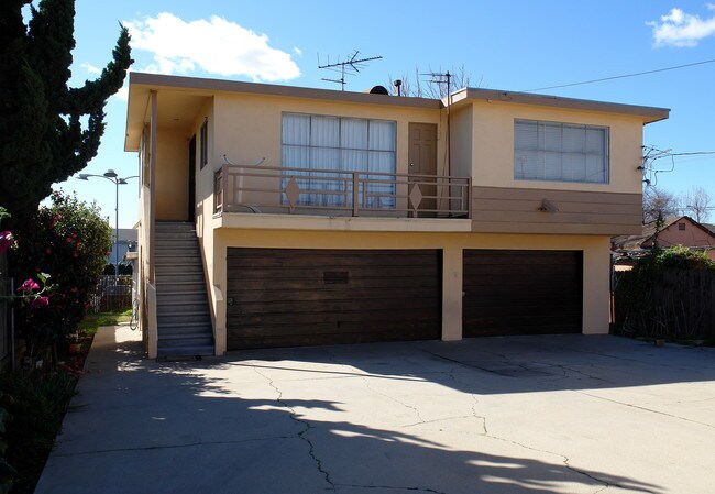 414 E Arbor Vitae St in Inglewood, CA - Foto de edificio - Building Photo