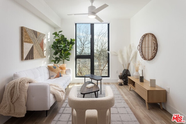 7617 Santa Monica Blvd in West Hollywood, CA - Building Photo - Building Photo