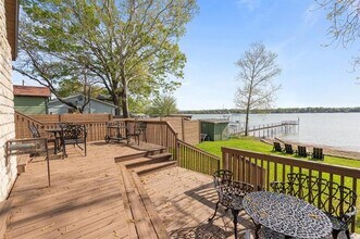916 W Lake Dr in Weatherford, TX - Building Photo - Building Photo