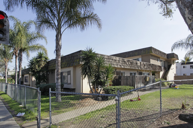 701-707 E Mission Ave in Escondido, CA - Building Photo - Building Photo