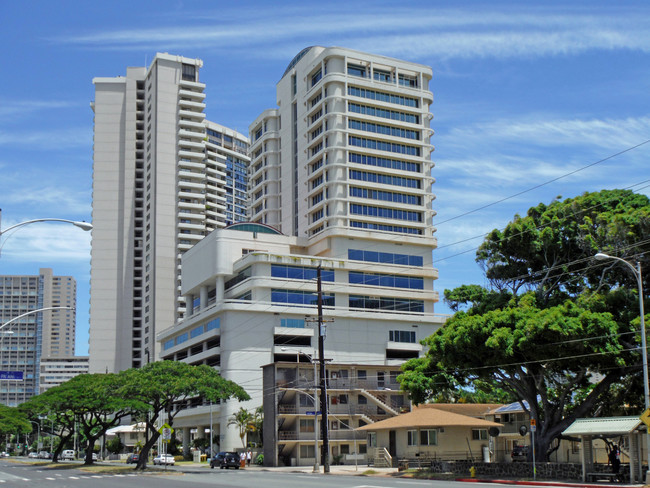 Waikiki Vista in Honolulu, HI - Building Photo - Building Photo