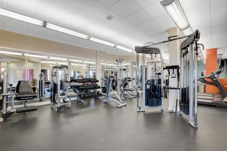 Las Vegas Grand in Las Vegas, NV - Foto de edificio - Building Photo