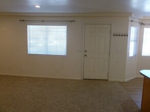 8410 Eldora Ave, Unit 2018 in Las Vegas, NV - Building Photo - Building Photo