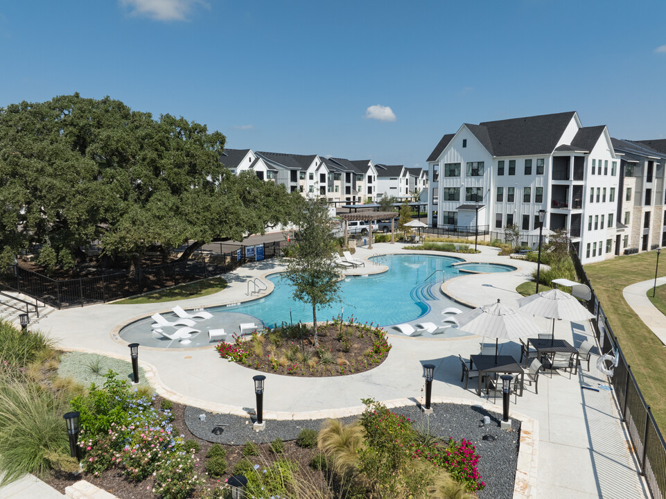 Water's Edge Apartments in Salado, TX - Building Photo