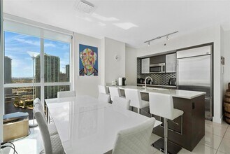 55 SE 6th St, Unit 3102 in Miami, FL - Foto de edificio - Building Photo