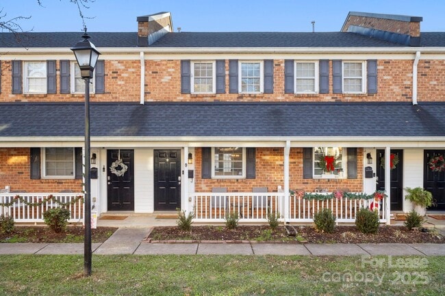 1318 Green Oaks Ln in Charlotte, NC - Building Photo - Building Photo