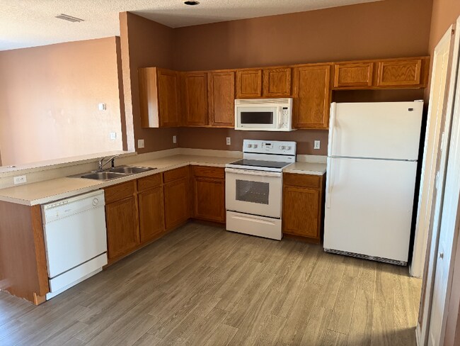 7711 Dryden Way in Orlando, FL - Foto de edificio - Building Photo