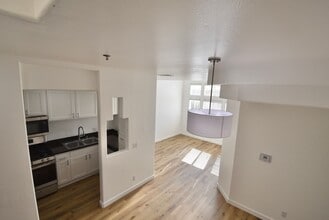 425 N Alvarado St, Unit 110 in Los Angeles, CA - Building Photo - Building Photo