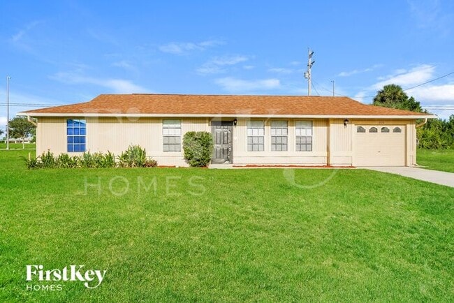 2120 NE 16th Pl in Cape Coral, FL - Foto de edificio - Building Photo