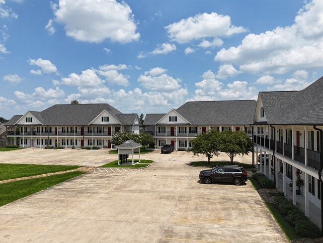 Benoit Place Apartments in Lake Charles, LA - Building Photo - Building Photo