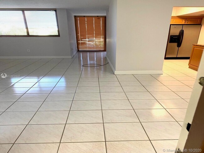 9420 W Flagler St-Unit -212 in Miami, FL - Building Photo - Building Photo