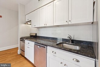 1955 Locust St in Philadelphia, PA - Building Photo - Building Photo