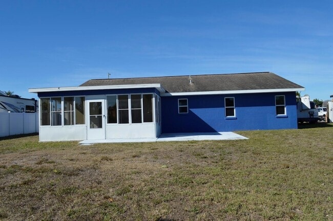 6525 Manila Palm Way in Apollo Beach, FL - Building Photo - Building Photo