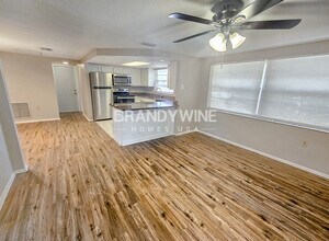 7815 Treasure Pointe Dr in Port Richey, FL - Foto de edificio - Building Photo