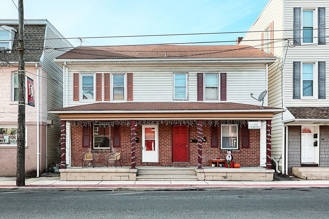 120 S Main St in Spring Grove, PA - Building Photo