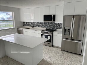 2250 SW 69th Ave in Miami, FL - Building Photo - Building Photo