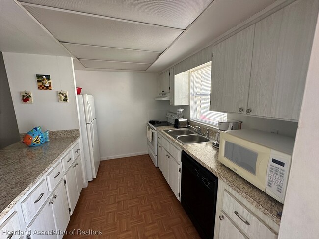 4715 Leucadendra Dr in Sebring, FL - Building Photo - Building Photo