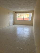 495 NW 72nd Ave in Miami, FL - Building Photo - Building Photo