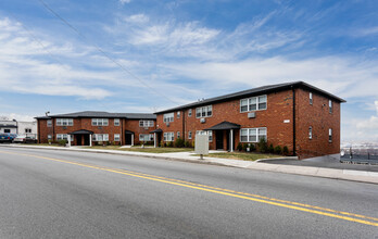 Fairview Gardens in Fairview, NJ - Building Photo - Primary Photo