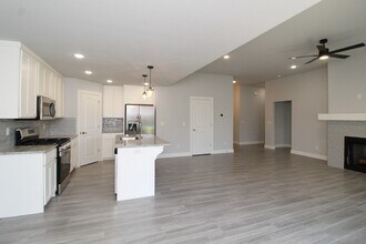 1045 Autumn Royal Ave in Lowell, AR - Building Photo - Building Photo