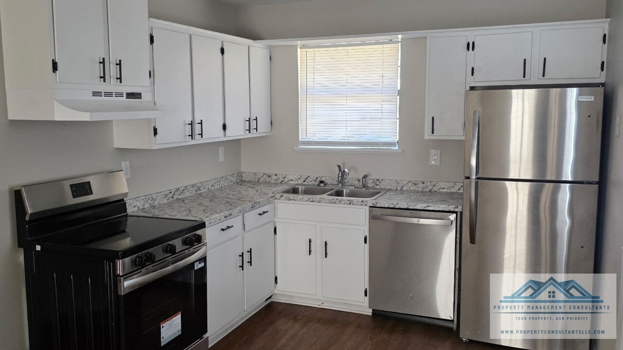 1606 Broadway Blvd in Florence, AL - Building Photo