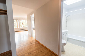976 Humboldt St in Victoria, BC - Building Photo - Building Photo