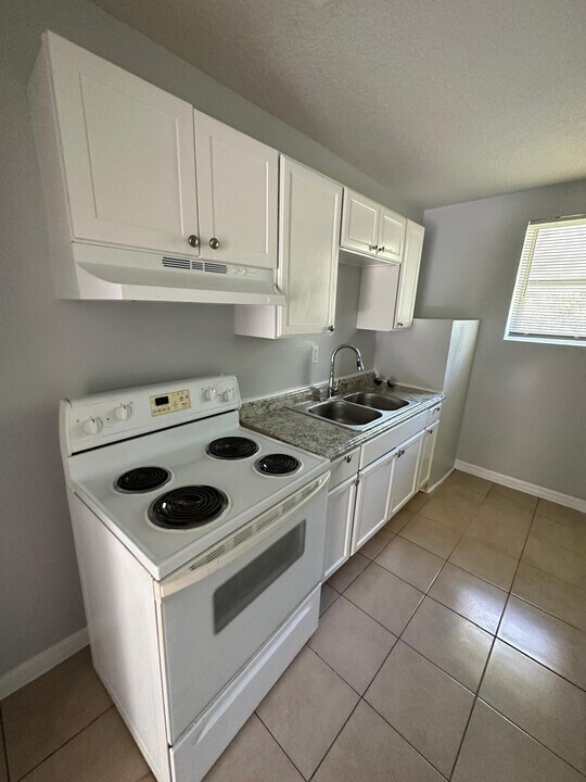 1579 W 23rd St, Unit 4 in Jacksonville, FL - Building Photo
