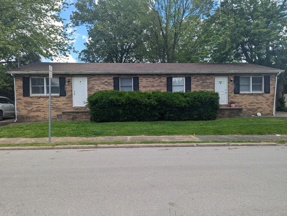 1003 S Mechanic St, Unit A in Marion, IL - Building Photo
