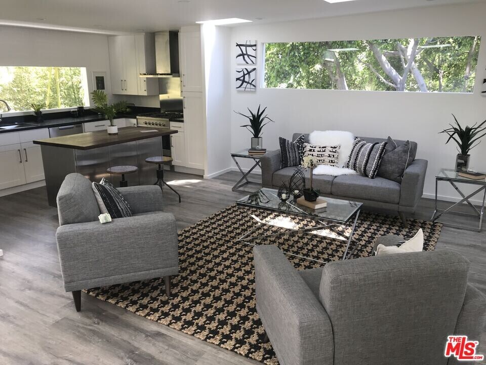 516 N San Vicente Blvd in West Hollywood, CA - Building Photo