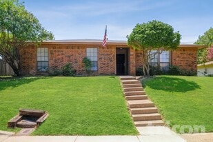 2442 Antler Trail in Lewisville, TX - Building Photo