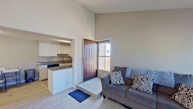 2929 W Floyd Ave, Unit #323 Penthouse in Denver, CO - Foto de edificio - Building Photo