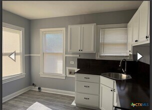 1003 E Sabine St in Victoria, TX - Building Photo - Building Photo