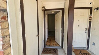 550 E Windsor Dr in Denton, TX - Foto de edificio - Building Photo