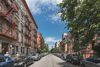 226-228 W 122nd St in New York, NY - Foto de edificio - Building Photo