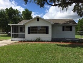 338 W Bay Ave in Eagle Lake, FL - Building Photo