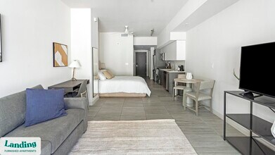 698 NE 1st Ave in Miami, FL - Building Photo - Building Photo