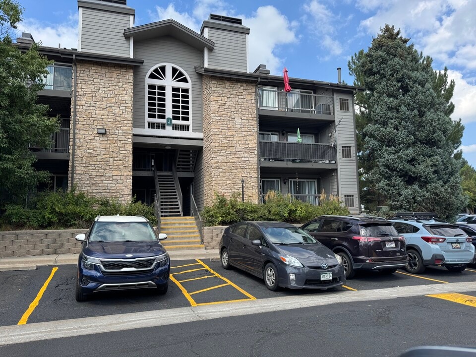 2575 S Syracuse Way, Unit J108 in Denver, CO - Foto de edificio