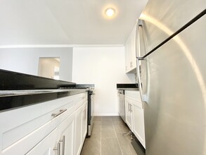 1260 S Westgate Ave in Los Angeles, CA - Building Photo - Building Photo