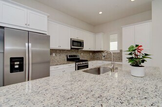 202 W Tribella Ct in Santa Ana, CA - Building Photo - Building Photo