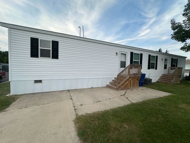 76 E U.S. Hwy 6 in Valparaiso, IN - Building Photo - Building Photo