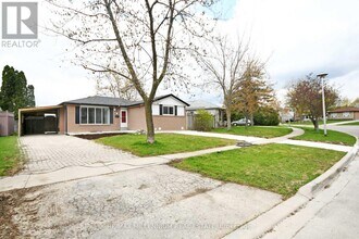 156 Folkstone Crescent in Brampton, ON - Building Photo - Building Photo