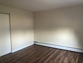 136 Mammoth Rd-Unit -12 in Hooksett, NH - Building Photo - Building Photo