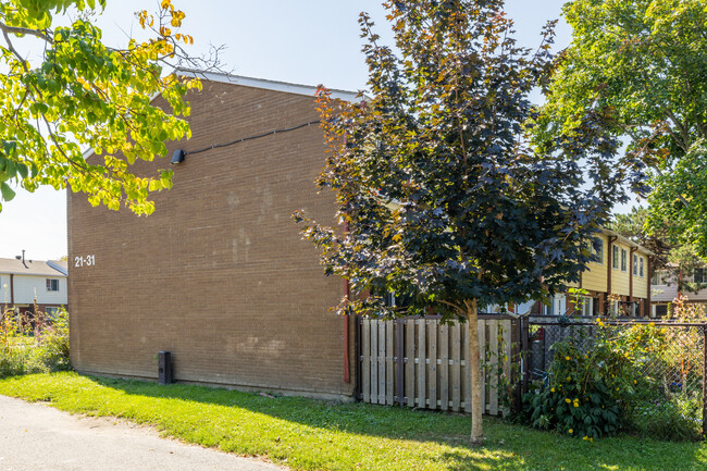 938 Dynes Rd in Ottawa, ON - Building Photo - Building Photo