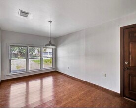 2044 Thonig Rd in Houston, TX - Building Photo - Building Photo