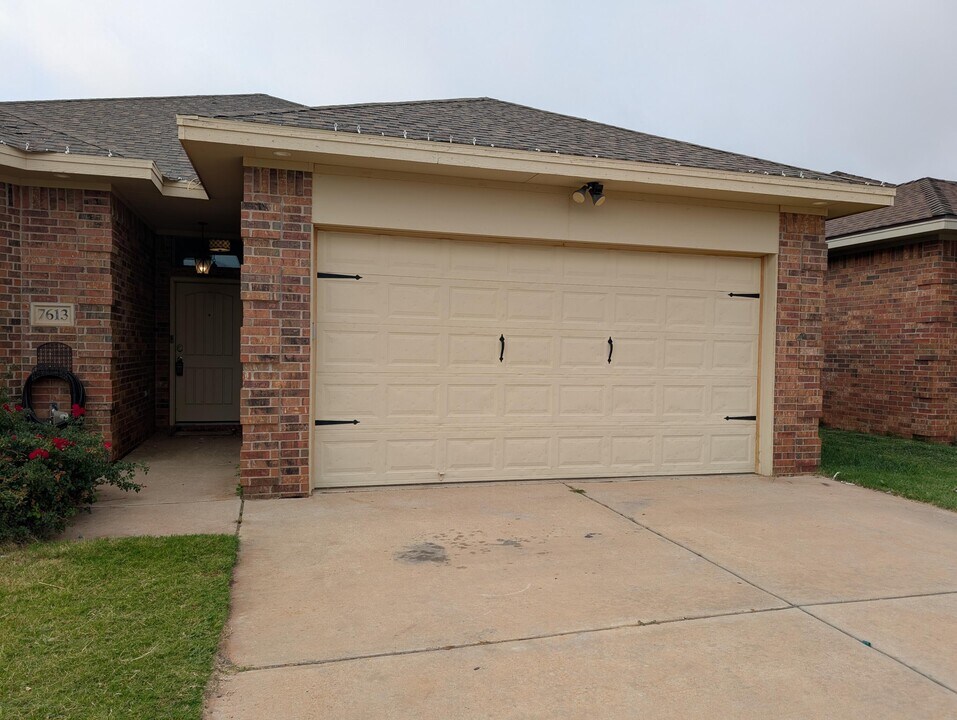7613 85th St in Lubbock, TX - Building Photo