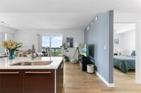 1900 N Bayshore Dr, Unit 2211 in Miami, FL - Building Photo - Building Photo