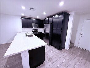 10776 Astell Isle Ct in Las Vegas, NV - Building Photo - Building Photo