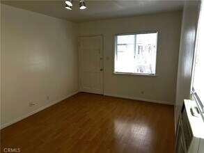 611 E Santa Anita Ave, Unit G in Burbank, CA - Foto de edificio - Building Photo