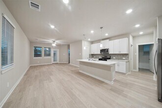 18619 Century Pne Ln in Conroe, TX - Building Photo - Building Photo