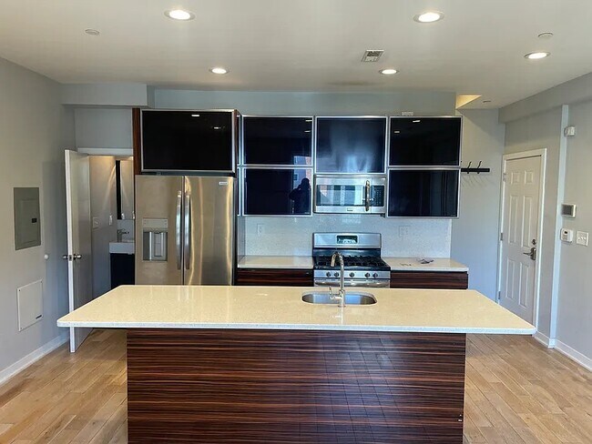 1439 N Franklin St, Unit B in Philadelphia, PA - Building Photo - Building Photo